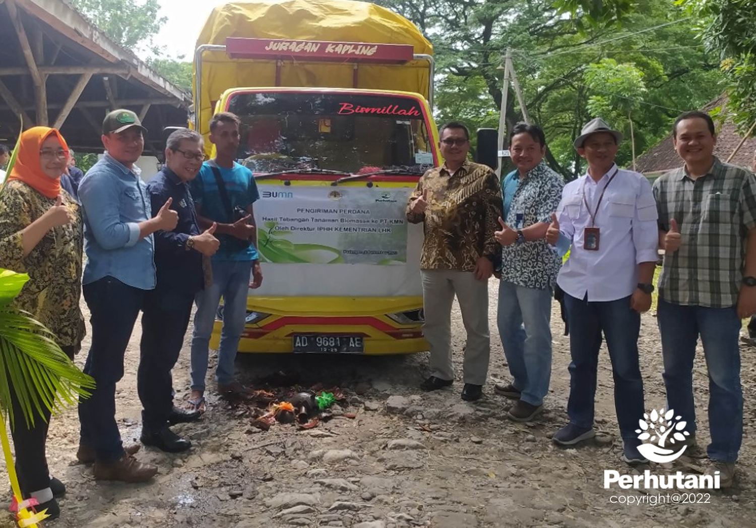 Perhutani Direktur IPHH KemenLHK Serahkan Dokumen Sahnya Angkutan perhutani-direktur-iphh-kemenlhk-serahkan-dokumen-sahnya-angkutan