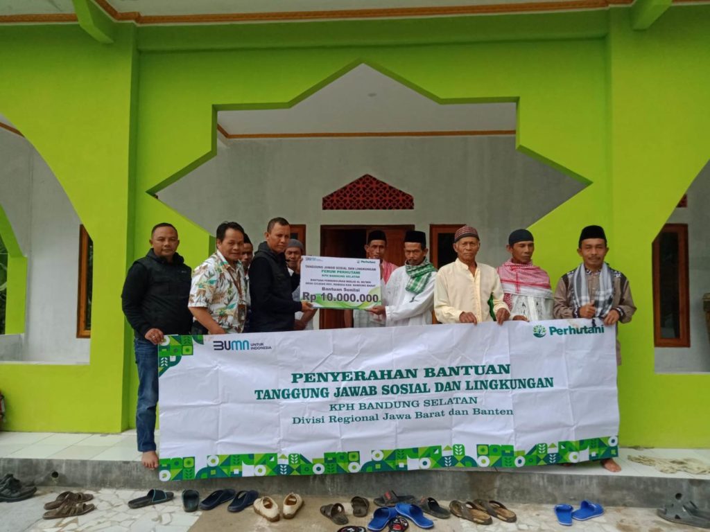 Perhutani Perhutani Bandung Selatan Salurkan Bantuan TJSL Non PUMK di